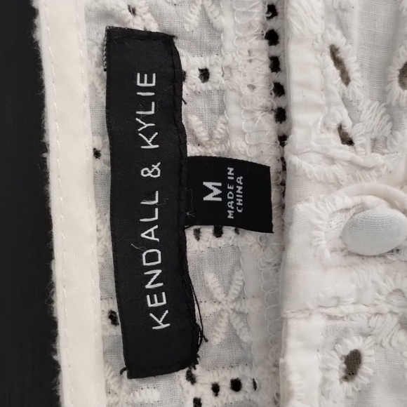 Kendall & Kylie eyelet crop top white ivory size medium button front w tie - Picture 8 of 10